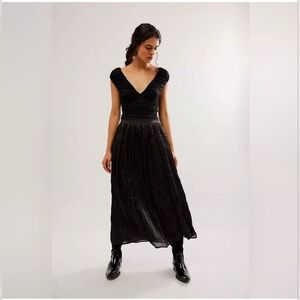 FREE PEOPLE Vera City Black Skirt Satin Ripple Fabric Midi SIZEs 2 10